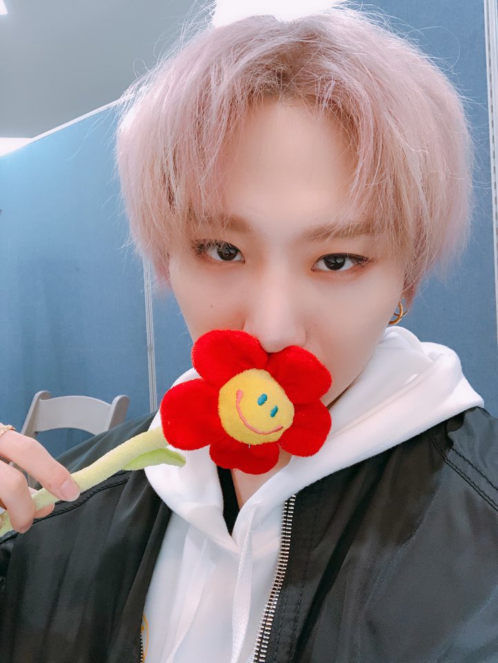 1team_twt's tweet photo. [#1TEAM #BC]
대기중 한컷 (뿌이) ✌️ https://t.co/qDKtd5NuEp