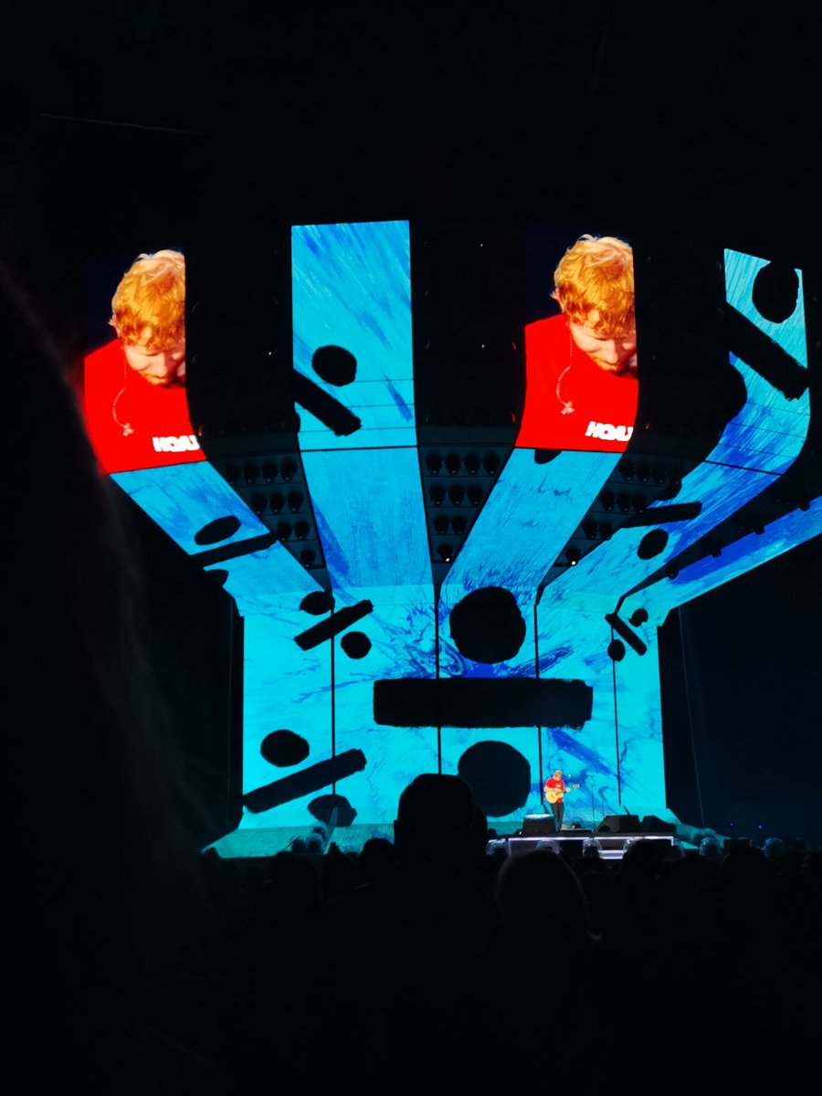 Dhashnie's tweet photo. May I just add that @edsheeran concert was simply the best music experience I have had.

Wow. This man is perfection ❤️

#DivideTourSA #EdSheeranSA #Capetown #DivideTour https://t.co/wOfsVHFV67