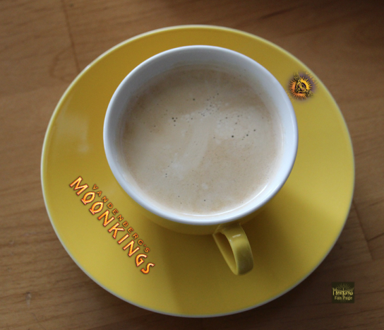 moonkings_fanpg's tweet photo. Happy Friday, everyone! #happinesscanbealotofthings #weekendcomingsoon #goodvibes https://t.co/tlZyciENRu