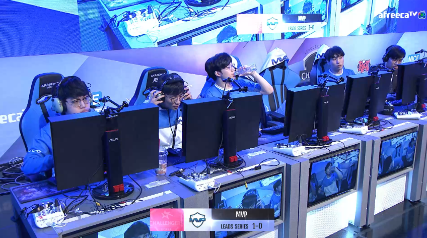 MVP_GG's tweet photo. 이보다 치열하고 화끈할 순 없다! 챌린저스 코리아 스프링 시즌 마지막 경기 @MVP_GG가 WINNERS 상대로 1세트를 먼져 가져옵니다! 

2세트도 응원하러 가기 >>https://t.co/CN4YfARB7f

#MVP #MVPLOL #챌린저스코리아 #스프링 #WINNERS #리그오브레전드 https://t.co/h4FBkpvOGv