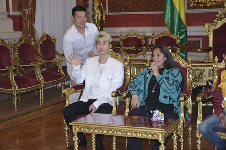evejunus's tweet photo. Me alegra tanto ver como lo llenan de amor https://t.co/HN3V4gLE62