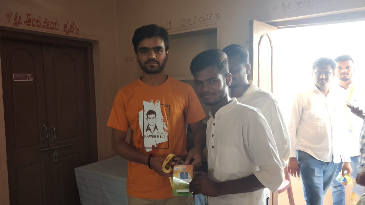 MaaBharath's tweet image. #TeamModi
#ModiDooth
A small meeting held with &apos;Modi Dooths&apos; of Raichur District at Sindhanoor.
These Modi Dooths are playing a vital role in our organisation in order to create awareness about @narendramodi ji to the nook and corner of villages throughout Karnataka.