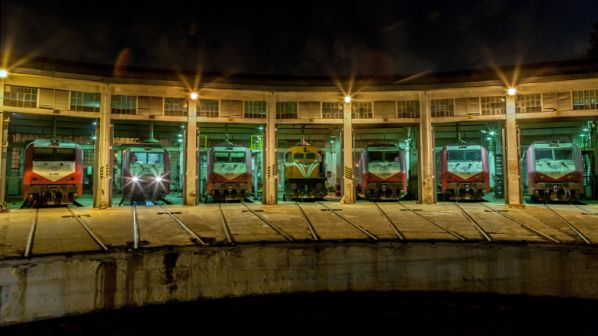 SaveATrain's tweet photo. Hello to you too trains    https://t.co/NJeUtcOKHi    #hellenic #greece #hradf #rosco #italy #railway #railways #trainose https://t.co/Pjg4Oqlzym