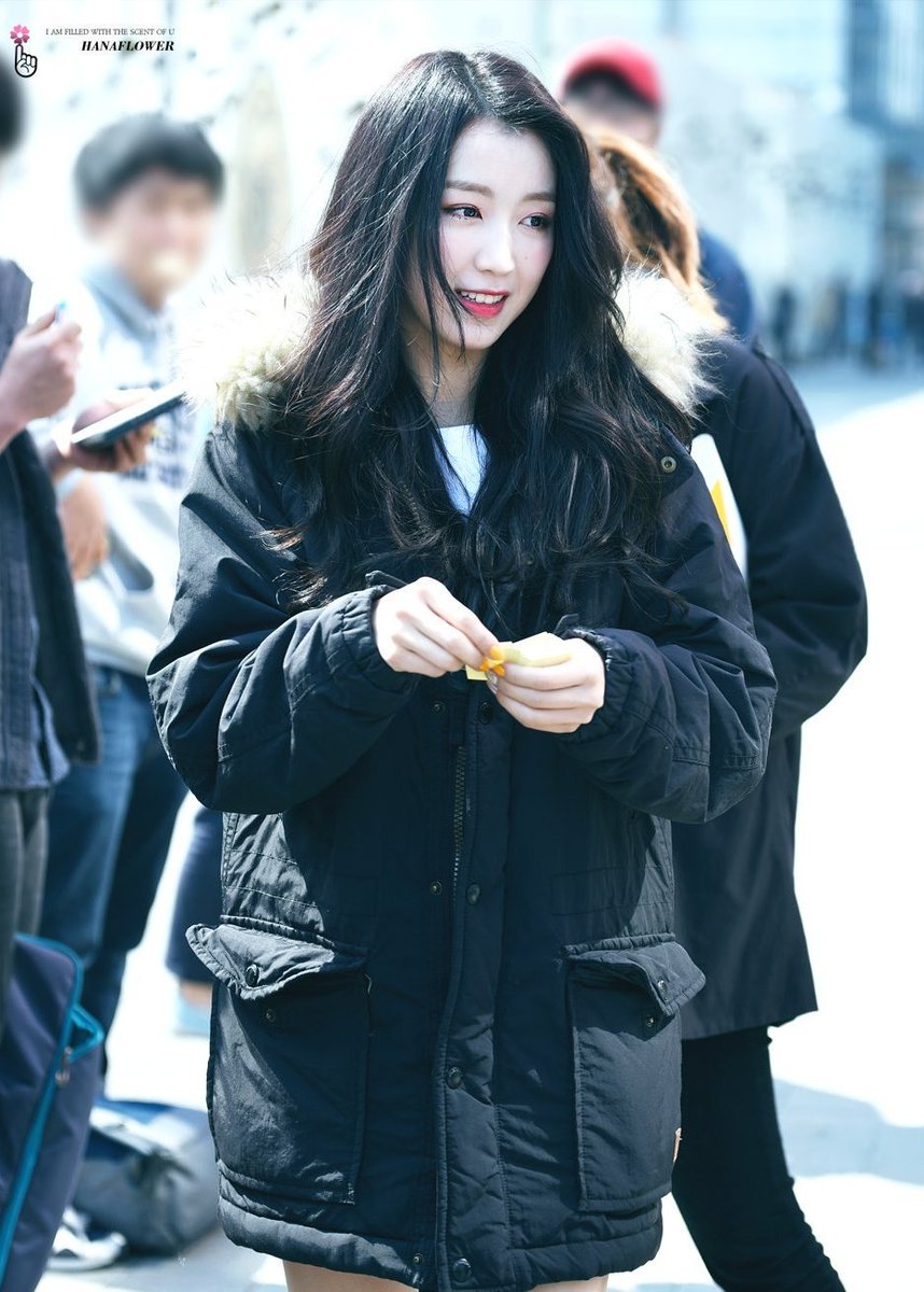 gugudan_iu's tweet image. Happy birthday Irene!!! 🎂💕 
-from your purple friend Hana. 💜💜
#VisualOverload
#CauseItsYouIRENE #Redvelvet #Irene #gugudan #Hana