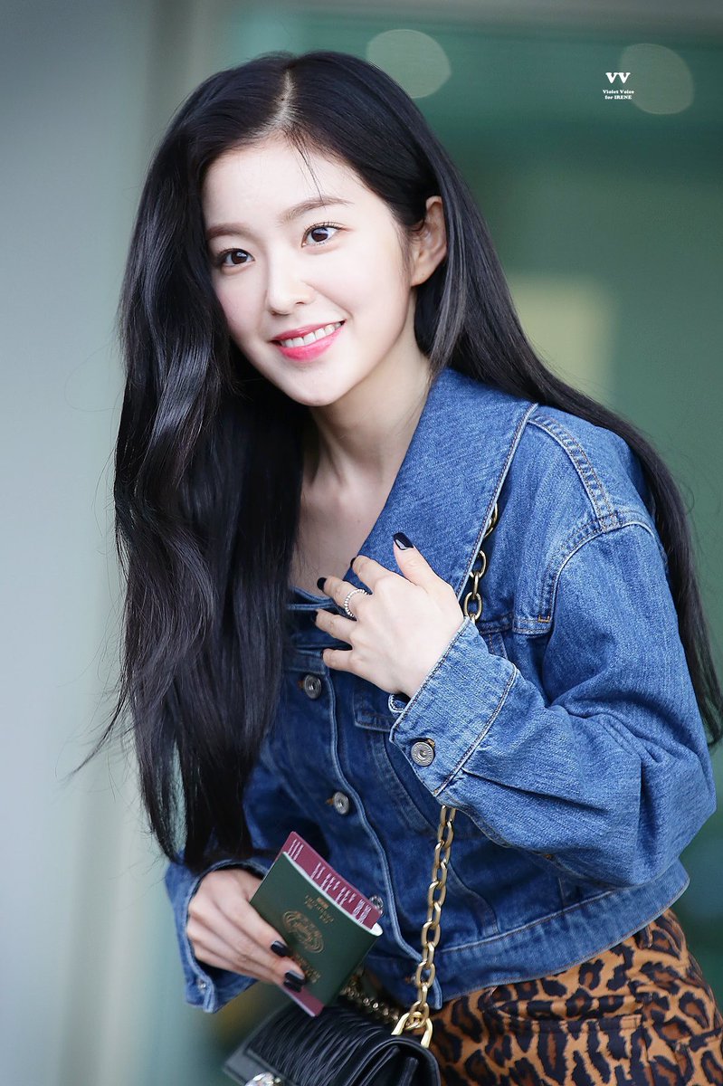 gugudan_iu's tweet image. Happy birthday Irene!!! 🎂💕 
-from your purple friend Hana. 💜💜
#VisualOverload
#CauseItsYouIRENE #Redvelvet #Irene #gugudan #Hana