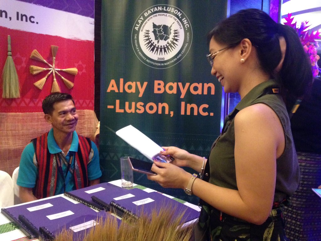 SIHI_PH's tweet photo. NOW: We are at the Pasundayag National Innovation Fair of @tuklasdotph to learn more about innovative disaster preparedness solutions and network with Filipino innovators and social innovation organizations. #SIHIPhilippines #SeeHigh #DesignThinking #SocialInnovation https://t.co/jJ7l9t1cO1