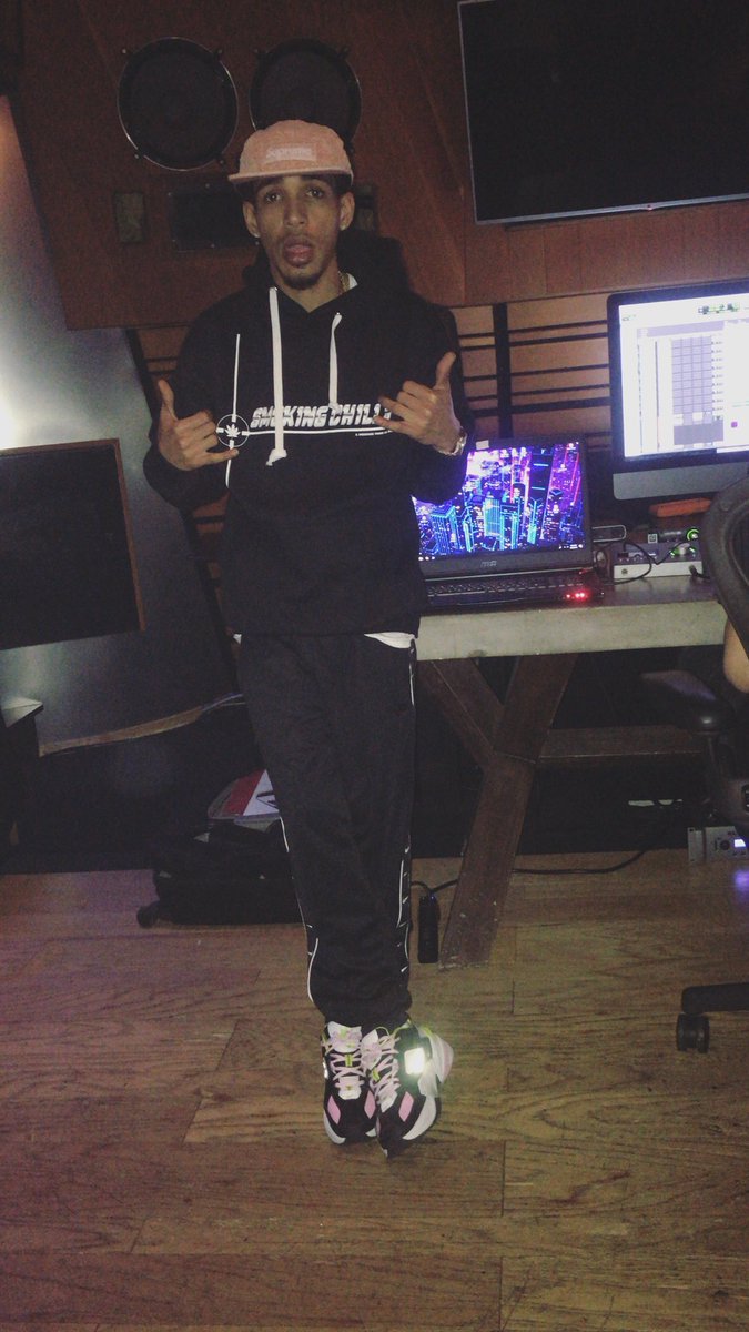 YampiBaby's tweet photo. Siempre en trabajo 👾 https://t.co/tI0cUCnAFA