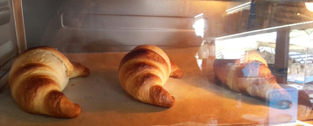Midnight_Bar's tweet photo. Buongiorno! 
Cornetti caldi tutte le mattine !
#buongiorno #cornetti #goodmorning ☕🍮 https://t.co/OMxP8AL2Bq