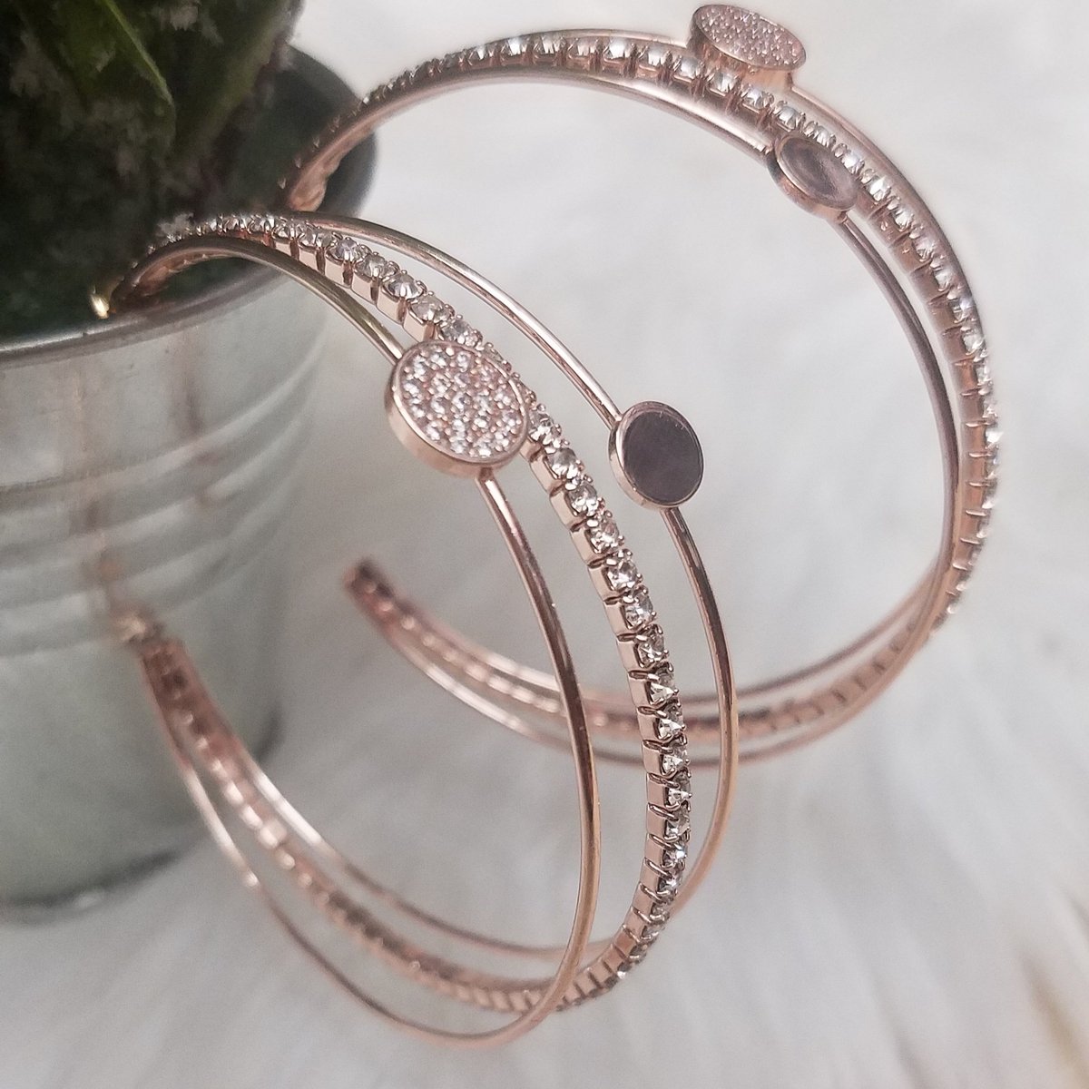 'Rose Hoops'
Available online and instore!!
Shipping or pickup available. Link in our Bio. #lovelyearrings #earings #rosegold #hoops #cute #sweet #lovelylooks #shoetique #rosehoops #lapuente #jewerly