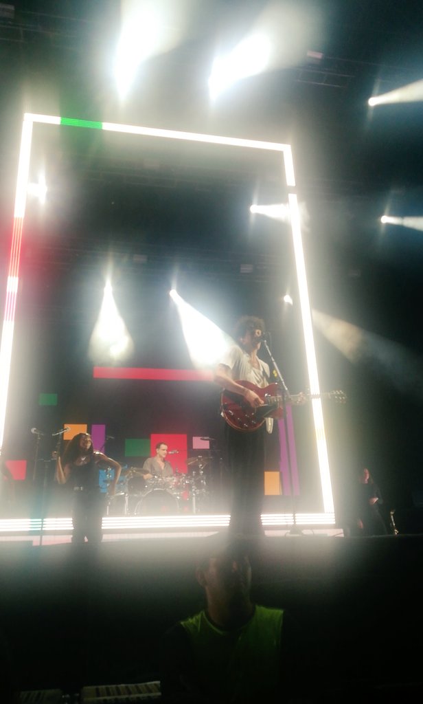 Trisha_alien's tweet photo. @the1975 i love them❤️❤️❤️ https://t.co/JzMgwOVeuo