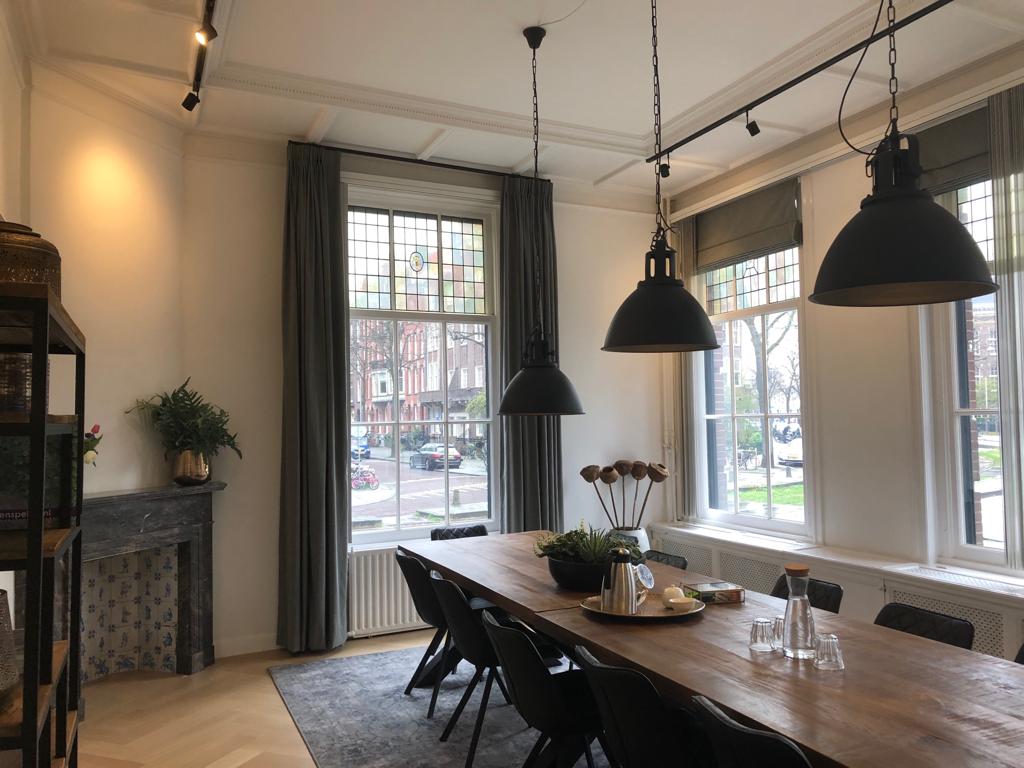 Gisteren gordijnen en vouwgordijn van de kwaliteit Shetland geplaatst.
#gordijnen #gordijnatelier #vouwgordijnen