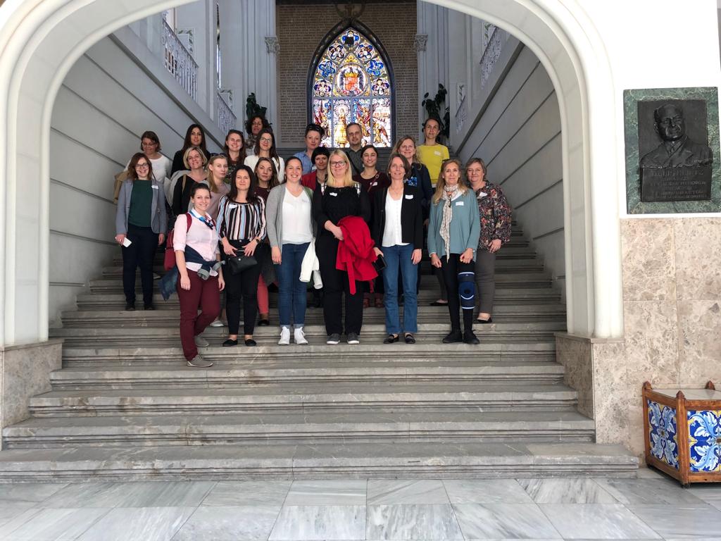 ana_halbach's tweet photo. Segunda reunión del proyecto Erasmus+ Literacy Teaching for CLIL. Profesores de Polonia, España y Eslovenia buscan formas productivas de enseñar inglés en primaria. Gracias Ntra. Sra. Del Pilar por acogernos. #ErasmusPlus #Lit4CLIL #enseñanzabilingüe @UAHes @cucc_educacion https://t.co/GIbLm815NQ