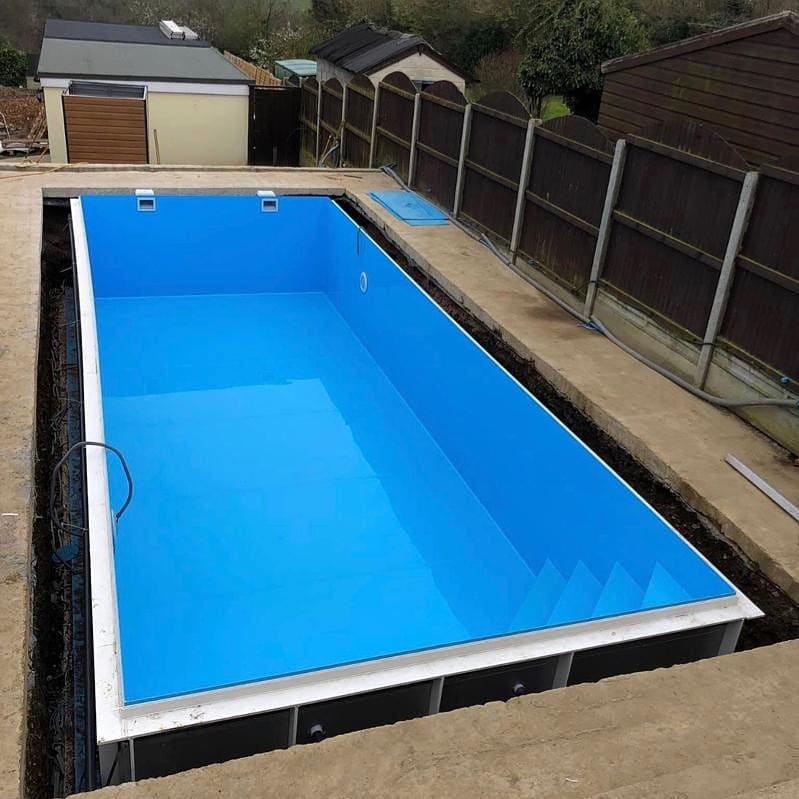PoolBuildings's tweet image. 10m x 3.5m x 1.5m dura Polymer pool fabricated on site. #durapolymerpool #mypooldirect #bespokepools #gardenpools