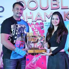 AshikaFansClub's tweet photo. @dasadarshan #DBoss and Karnataka krush @AshikaRanganath https://t.co/t6lgAuBWF8
