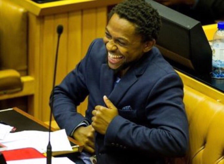 _WiseySA's tweet photo. Ey Guys.... does your current girlfriend knows that u wouldn’t be dating her if u were not broke? https://t.co/pQmoVq4HyD