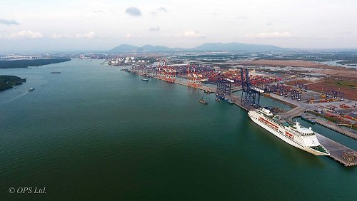 MV_Columbus's tweet photo. @MV_Columbus in Phu My Vietnam https://t.co/OZJeMlKFpV
