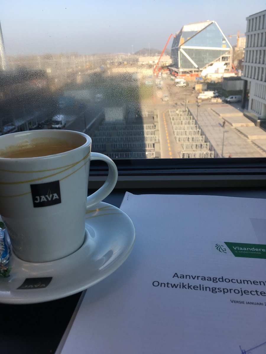 KrisHonraet's tweet photo. #koffie #zon en een boeiend #dossier. Wat heeft een mens meer nodig. ⁦@VLAIO_be⁩ https://t.co/TFZtYU4JyD