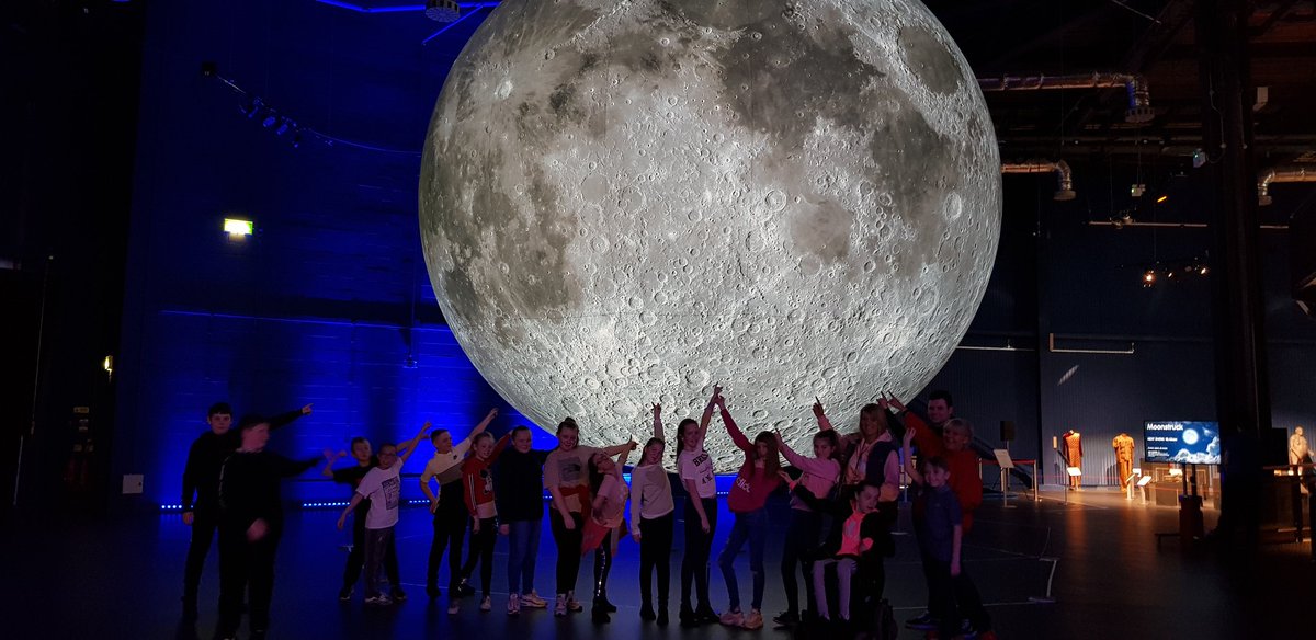 SHSCompCurr's tweet image. Great day out yesterday learning about Space. We nearly touched the moon. #topicbasedlearning