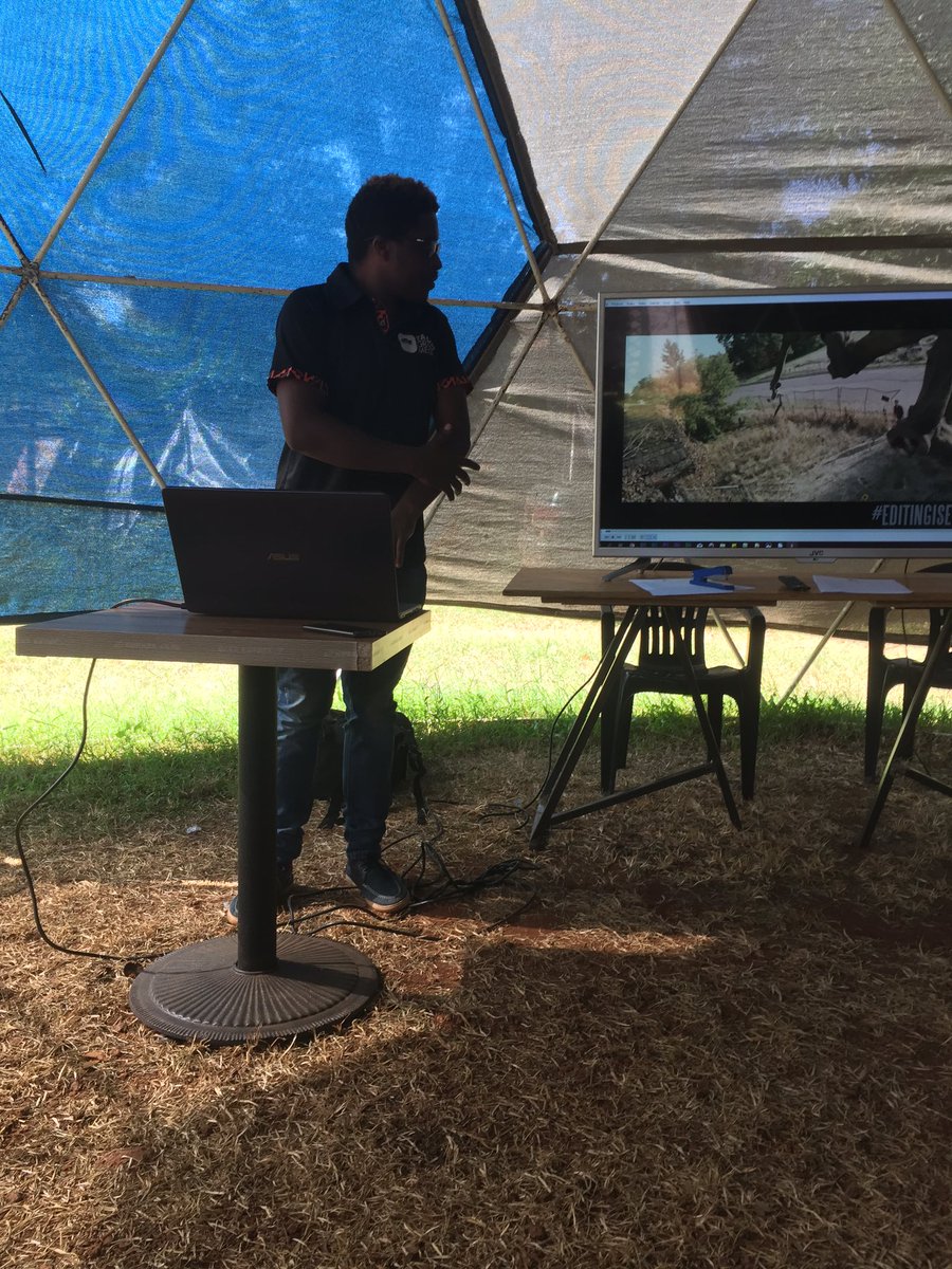 jsnetzim's tweet image. Tinashe Ziswa is a film maker based in Zimbabwe and is also the founder of Tall Grass Media a film production company established since 2018. 
#LearnCreateShare Makers Camp by @TheFeedZW 

facebook.com/thefeedzw/vide…