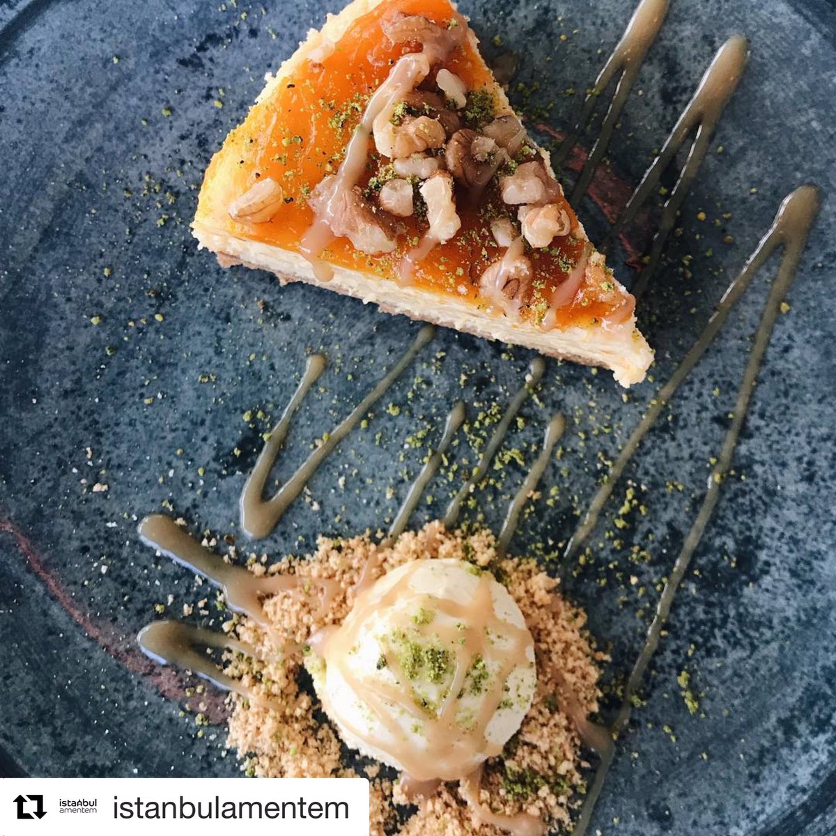 #Repost <a href="/istanbulamentem/">Istanbul Amentem</a> with <a href="/get_repost/">Repost</a>
・・・
Cheesecake aşkına! Balkabaklı cheesecake favorilerimden biri olabilir. Hele ki yanında nefis dondurmayla geliyorsa. Bağdat Caddesi’nde bulunan Stalk’ın geniş menüsünden kendime en uygun tatlıyı seçtim. #stalkcasualkitchen #istanbul