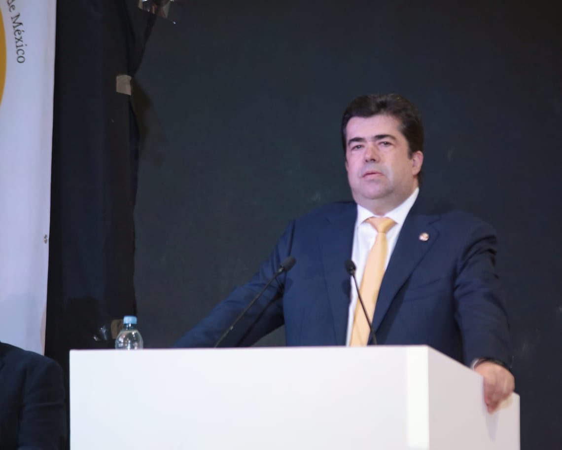 PedrohacesO's tweet photo. Sostuve una gran reunión con el empresariado #poblano para hacerles saber que la #ReformaLaboral busca el bienestar del trabajador con respeto y equilibrio entre todos los factores de la producción. 

¡No basta con crear y reformar las leyes, es importante comunicarlas! https://t.co/ePDa4reEkq