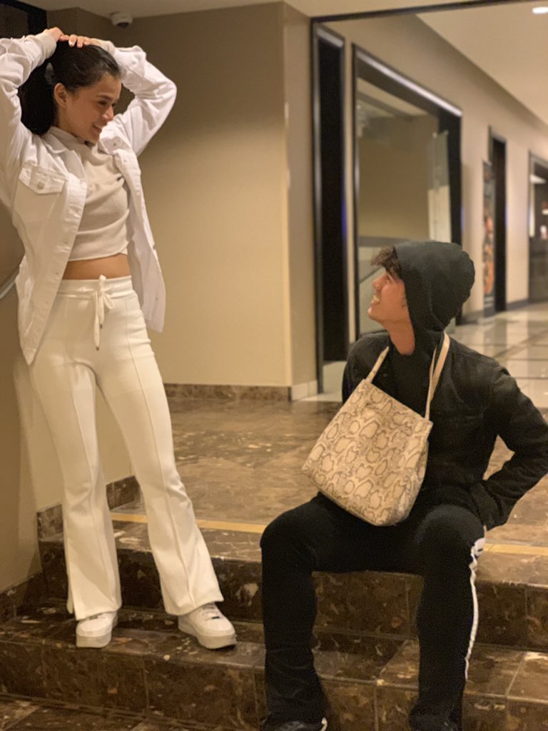 di ko maalala bakit nasa leeg ko yung bag mo.... 😂 <a href="/MissMarisRacal/">Maris Racal</a>