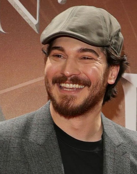 rodriguez5969's tweet photo. Tu larga ausencia que rompe mi corazon precede a la felicidad mas grande que alguien pueda provocar. Tu sonrisa es la mas linda del mundo. Me lleno los ojos con tu mirada delibal y grado en mi mente tu sonrisa angelical 💗🌼💗
#cagatayulusoyy @cagatayulusoyy
#theprotectorgala https://t.co/7HuuXIIY3r
