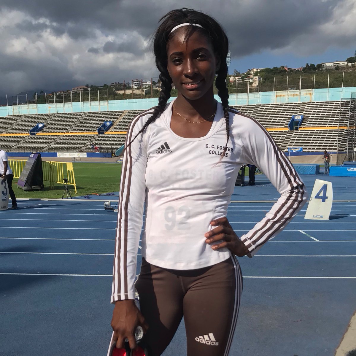 trackalerts's tweet photo. Shiann Salmon of GC Foster College 55.19 finishes 2nd behind Sada Williams (UTech) 53.14 in heat 1/2 women’s 400m #Intercol2019 https://t.co/NRIW48owaF