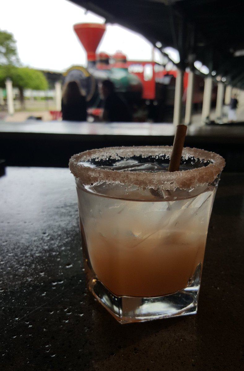 kwilsonlee's tweet photo. What a treat - the subtle colours and zingy flavours of a Salty Dog overlooking the iconic #Chattanooga Choo-Choo at #Gate11Distillery https://t.co/lDADoUX9dc