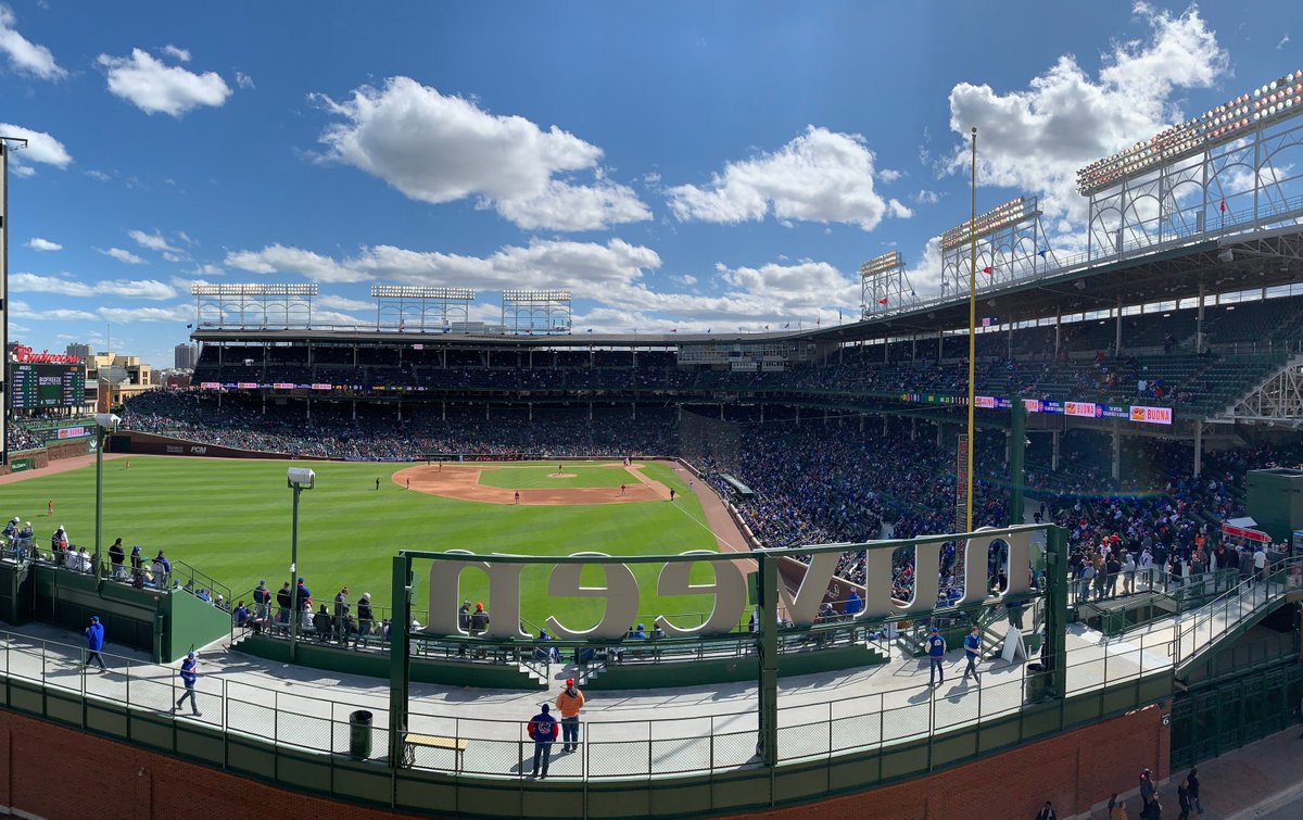 WrigleyRooftops's tweet photo. Kicked off the weekend with a #Cubs win! 🙌
Tomorrow calls for more sunshine. 😎 Join us at #WrigleyRooftops: https://t.co/d82yxsAru5 https://t.co/0DQ2WXReRo