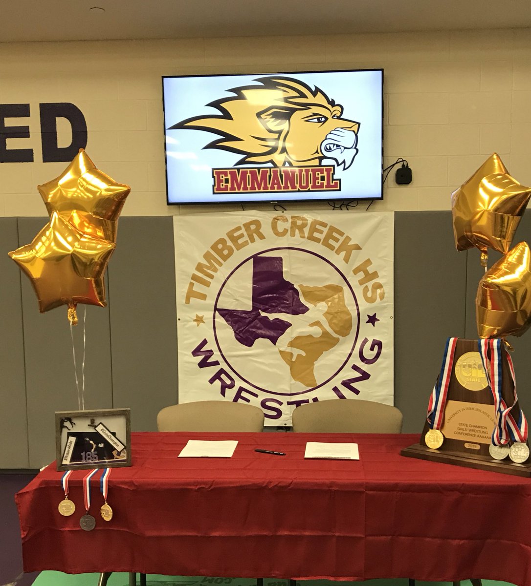 TCHSWrestling's tweet photo. 2019 State Champion @RosalesB17 signs with @ECwomenlionWR. Emmanuel is getting a special wrestler! #FalconStyle  #WomensWrestling #ECLions @TCHSTalon @WrestlingTexas https://t.co/zOFOB9vVja