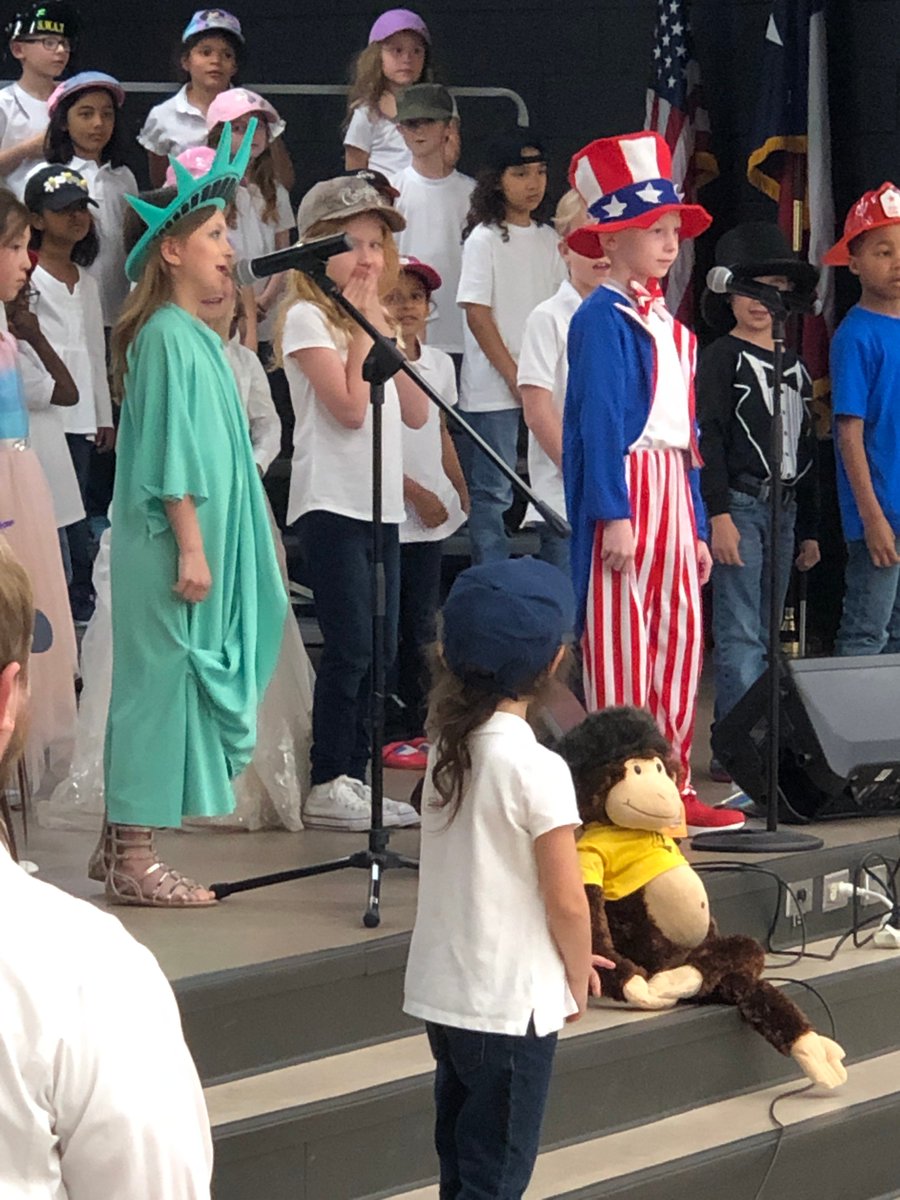 DLE_Lions's tweet photo. DLE first graders in Hats.  You were amazing!  #dle #hearourroar https://t.co/a7jfwd5gLV