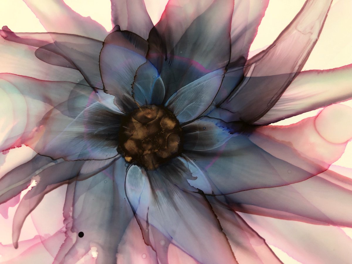 ArtSaskia's tweet photo. #alcohol #inks #fluidart #flowerart #haveagreatweekend https://t.co/QSBBXZc6aK