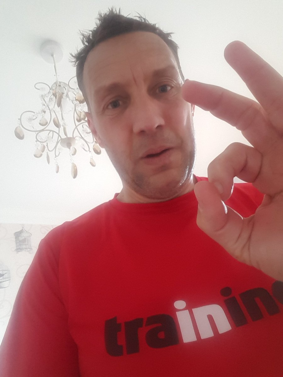 DRMSport's tweet photo. Just back in from 'working' at ER game...spent good hour running around ref'ing more @homelessrugby activity with Glasgow #HaVaTry & bodies from Edin.
Earlier phys was run to/from gym with modified WOD of ground to o/head, cal rows and medicine ball cleans...
BIG day-time for bed https://t.co/onF67JJq3J