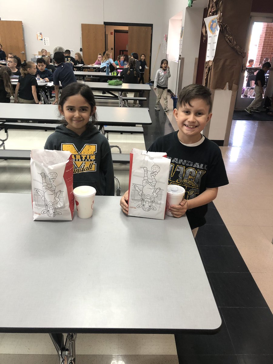 MsVitovsky's tweet photo. My second set of kiddos to get lunch bought for them for hard work! Today, they got Chick-fil-A!.... and how awesome is that! ๐๐ผ #eatmorechicken #chickfil #Motivation #martinpride @OfficialCISD @CISDMartin https://t.co/rfOM8MHP3K