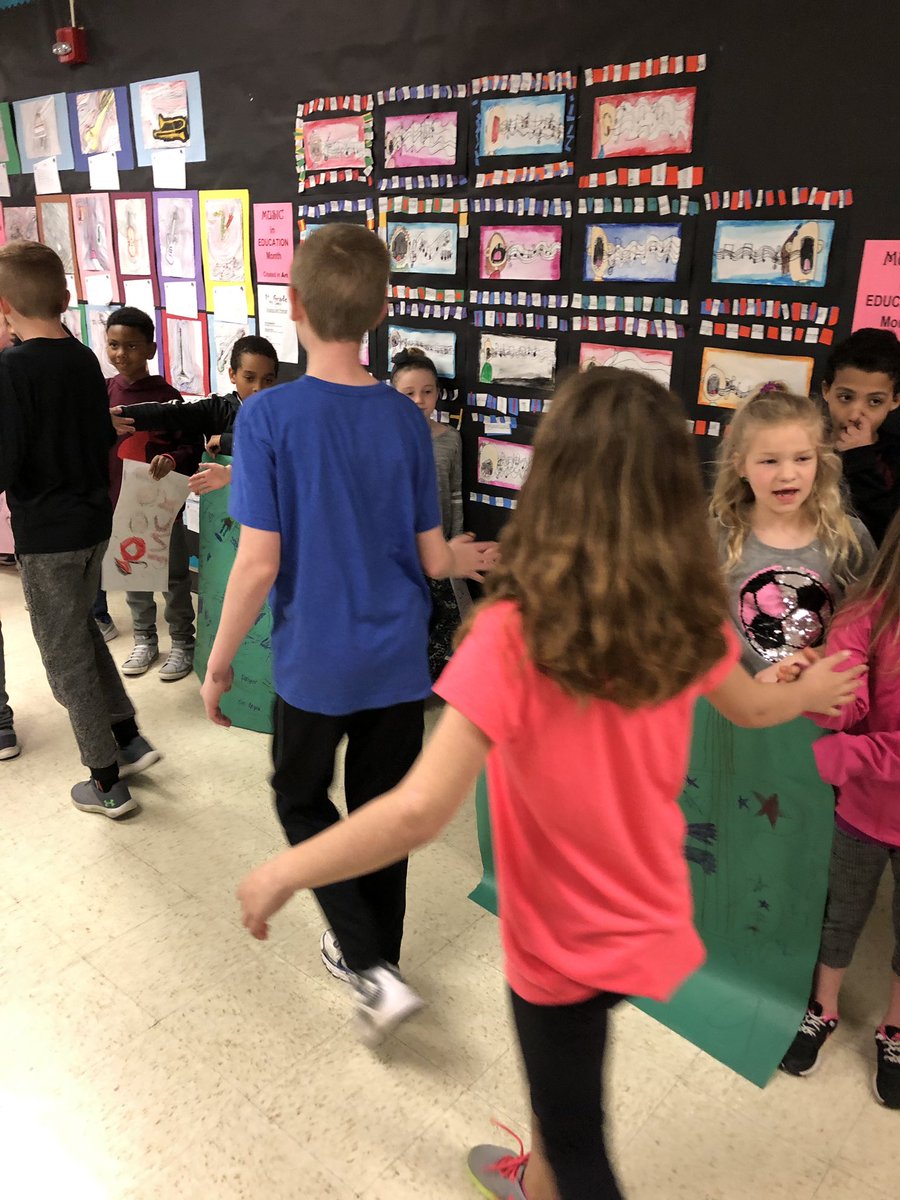 FMTFalcons's tweet photo. Our Falcons had a great time today at the MAP Parade celebrating the hard work of our 3rd, 4th and 5th grade students leading up to testing days! #FMTCommunity #FMTpride https://t.co/IIMEyeFCWz