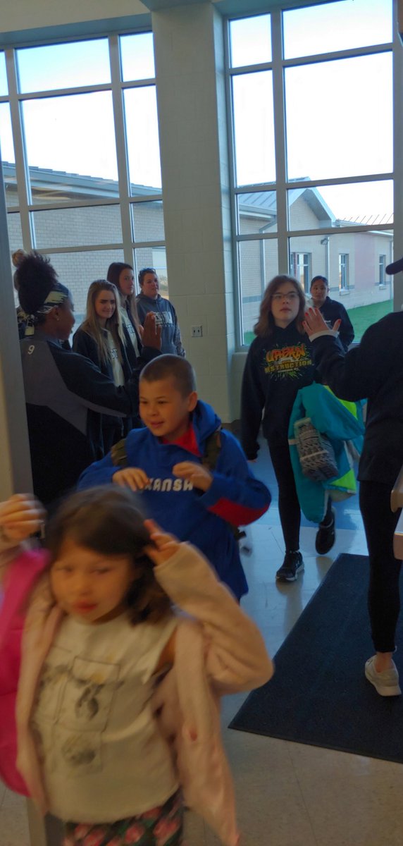lkurzen's tweet photo. ESU softball team greeting Timmerman students @TimBulldogs #EmporiaProud #StingersUp https://t.co/NRdpKQPDJd