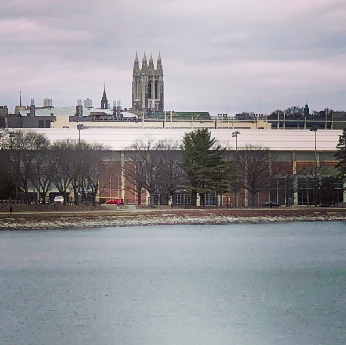 MDsportsgirl's tweet photo. An afternoon walk around the reservoir...I see you beautiful @BostonCollege #BCparent #Gassongram #lastvisitbeforegraduation https://t.co/ubAIVtjzwx