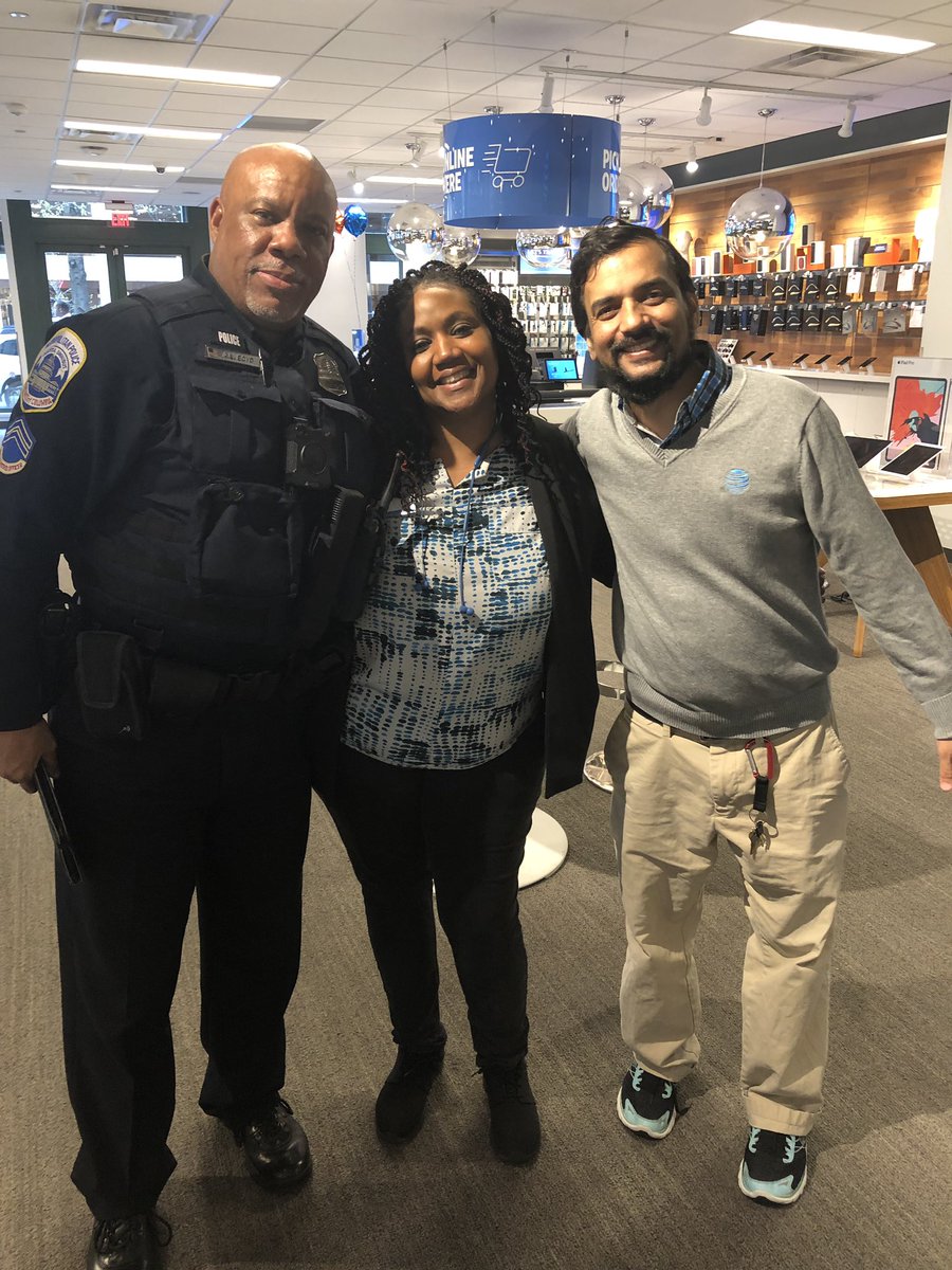 Setting up some FirstNet appointments at 🔥🔥Street <a href="/DC_XFactor/">Xenia Williams</a> <a href="/arethamatt2/">Aretha Matthews</a> #Firstresponders