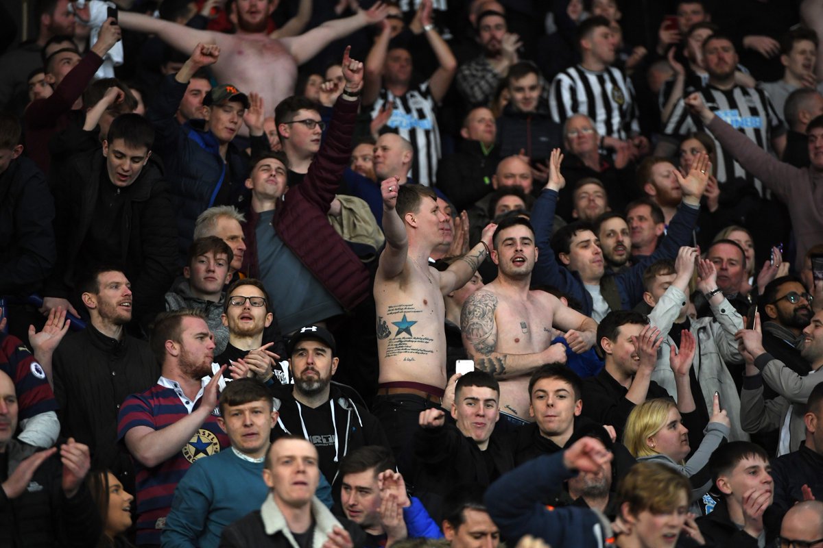 ADMusgrove's tweet photo. Some cracking scenes in the away end tonight #NUFC https://t.co/qwTbE1Xvz2
