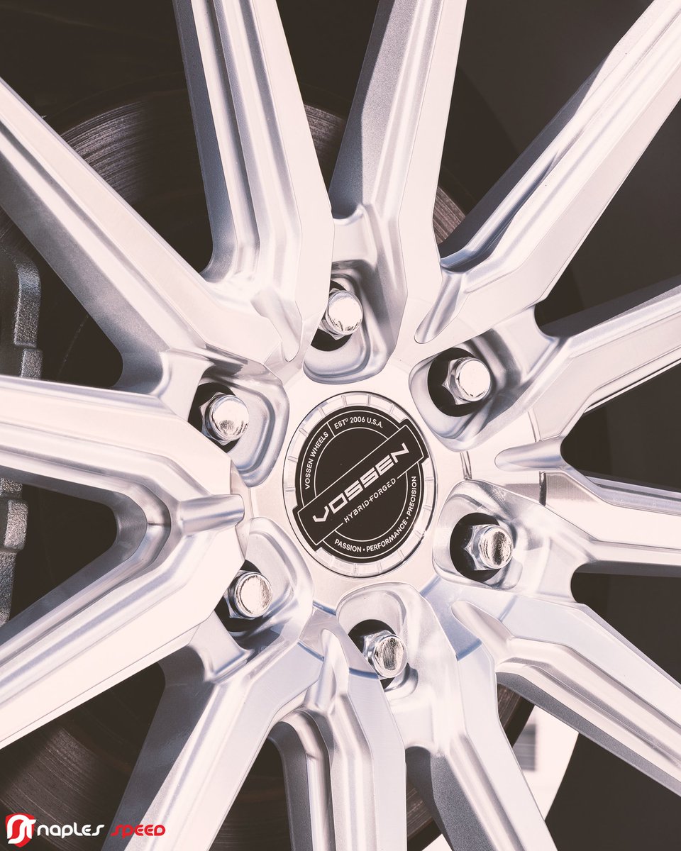 NaplesSpeed's tweet image. Solve this math problem: @NaplesINFINITI has four different colored SUVs, and four different colored sets of wheels. How many combinations can they make?

READ --&amp;gt; naplesspeed.com/2019/04/12/nap…

#INFINITI #NaplesSpeed #Vossen