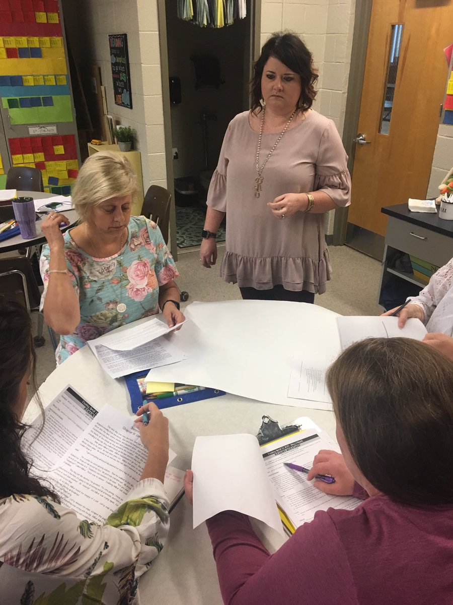 BramlettBears's tweet photo. Thanks to our State Reading Coach @AGoninan and our Reading Coach @Rebecca39096280 for leading a Shared Reading Learning Lab!  🐻 📖 📚 @CCSchools_SC https://t.co/1s1zQ7sfui