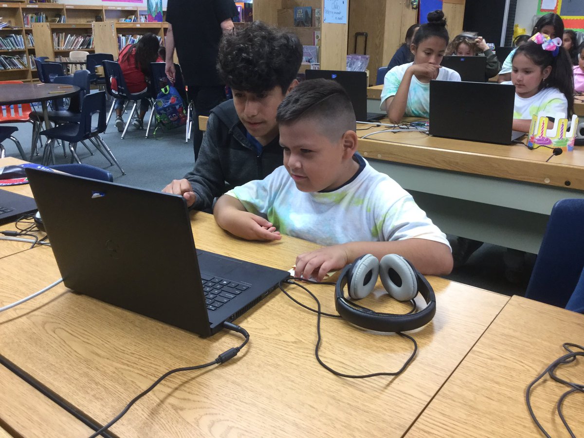 gkruip's tweet photo. Our 6th grade buddies helping us with Tynker strategies.😁 https://t.co/cP89lo6nHS