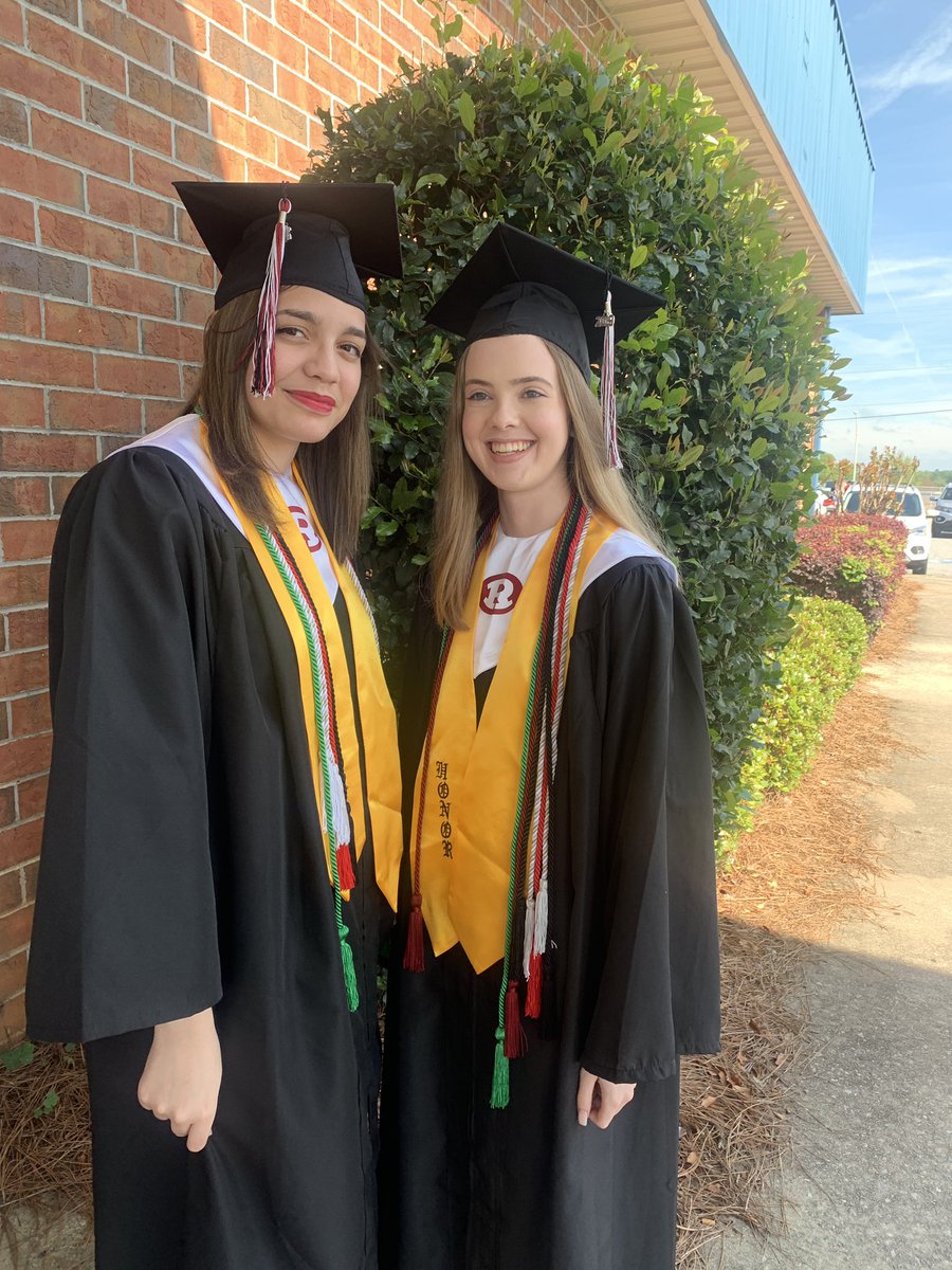 cmccookhcbe's tweet photo. Congratulations to WRHS Valedictorian Emily Howell and Salutatorian Sandra Bourdon @WarnerRobinsHS #DemonPride https://t.co/S4NEpNdRj5