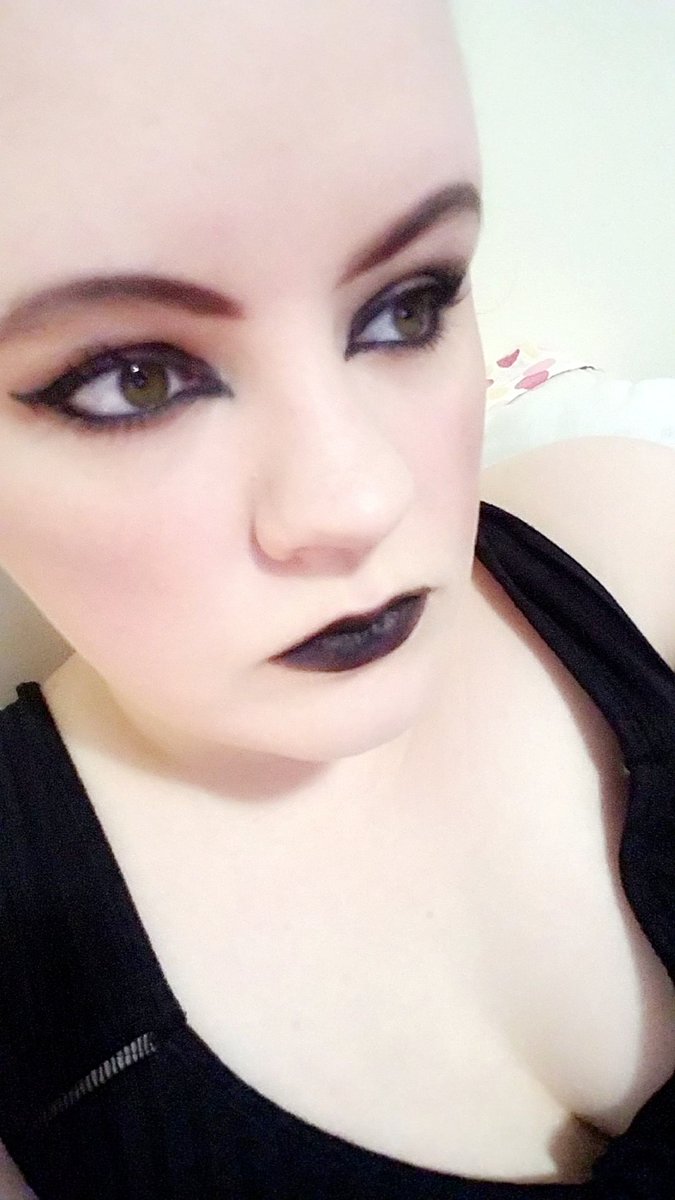 Samilyton's tweet photo. #makeup #black #neverbenormal #gothmakeup https://t.co/MLo5OcOvxG