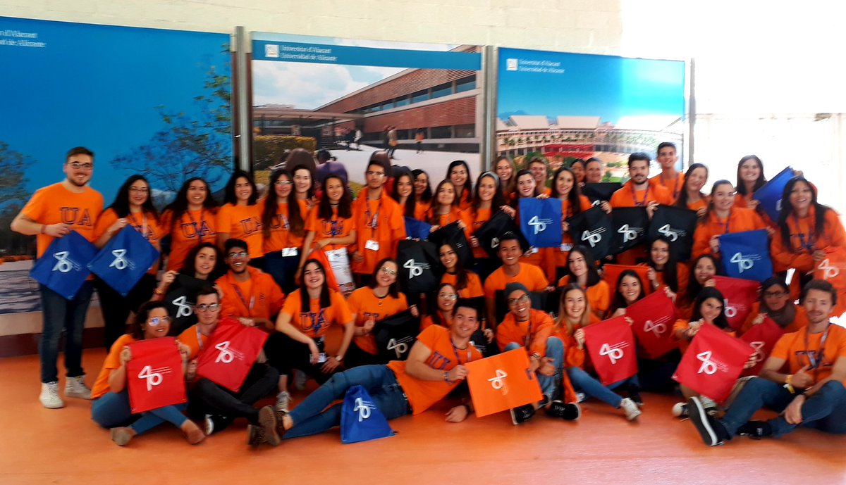 informacioUA's tweet photo. Gracias, buen trabajo #EnLaUA ✌👨‍🎓👩‍🎓 #CharlasTitulacionesUA #40AñosUA https://t.co/5t6qbOoXek