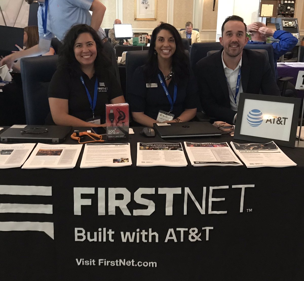 Joining forces with SLED and BAT to share the benefits of #FirstNet with Duke University and Duke Health IT at TechExpo. Thank you @DukeTechExpo for bringing us all together at a great event! #LifeatATT #FieldMarketingNation #FirstNetNinjas