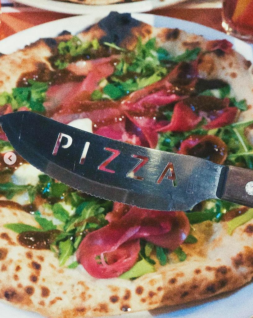 MadForMozza's tweet photo. 🍕 MOZZA GOLD COIN ENTRY! 🍕

Head over to our @madformozza instagram to vote for this pic by Foxy Foodie, our final pic!

Just hit ❤️ on the Instagram post and if it gets the most likes this week come Sunday, they will win 10 Mozza Gold Coins! 1 gold coin = 1 Mozza pizza! https://t.co/9LmR9jl4H3