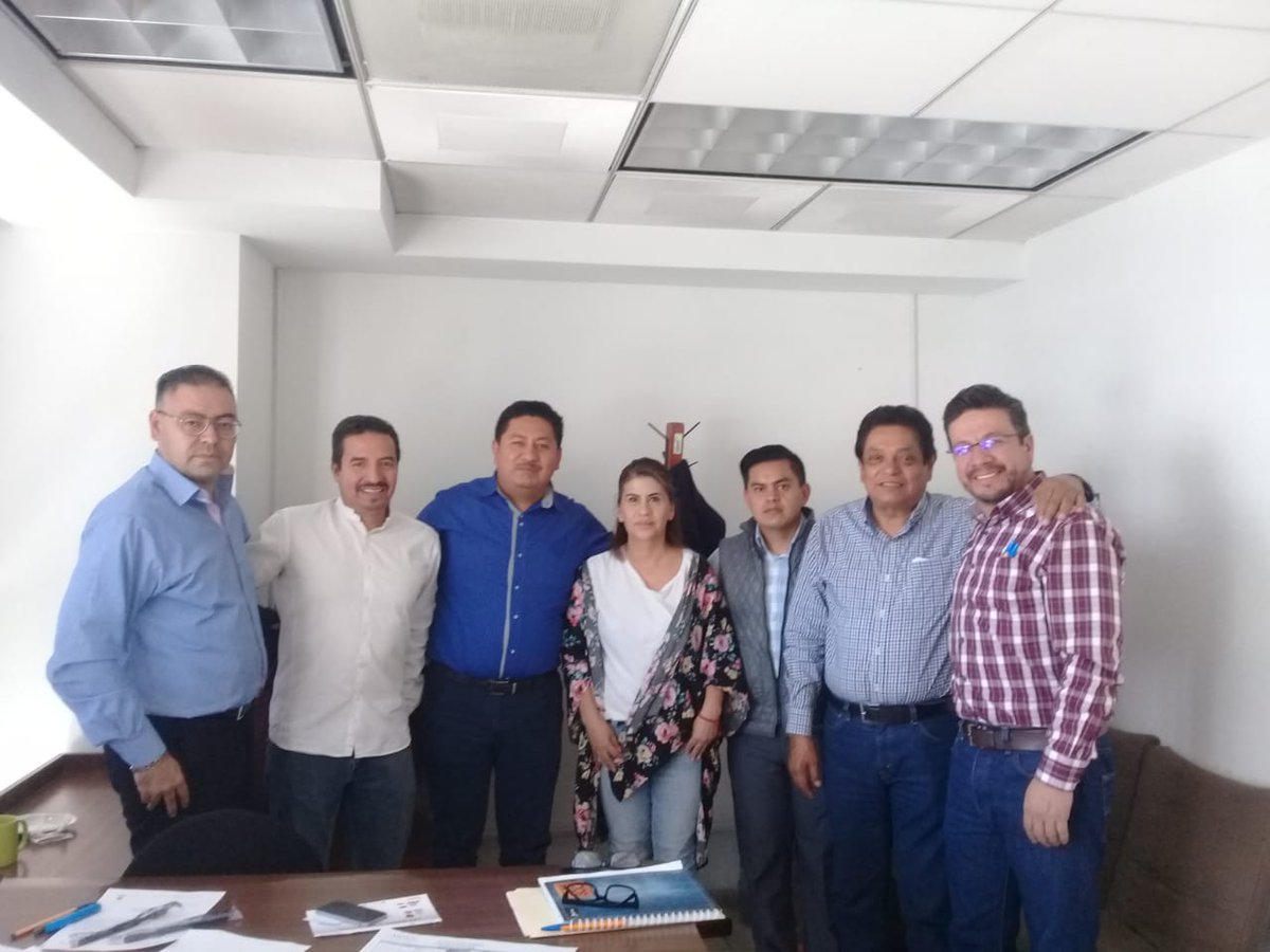 INSUSMEXICO's tweet photo. El Ing. Edmundo Cruz lleva a cabo reunión en las Oficinas del INSUS en Naucalpan con representantes de Desarrollo Urbano del Municipio de Ecatepec. https://t.co/lBPhtL8Htk