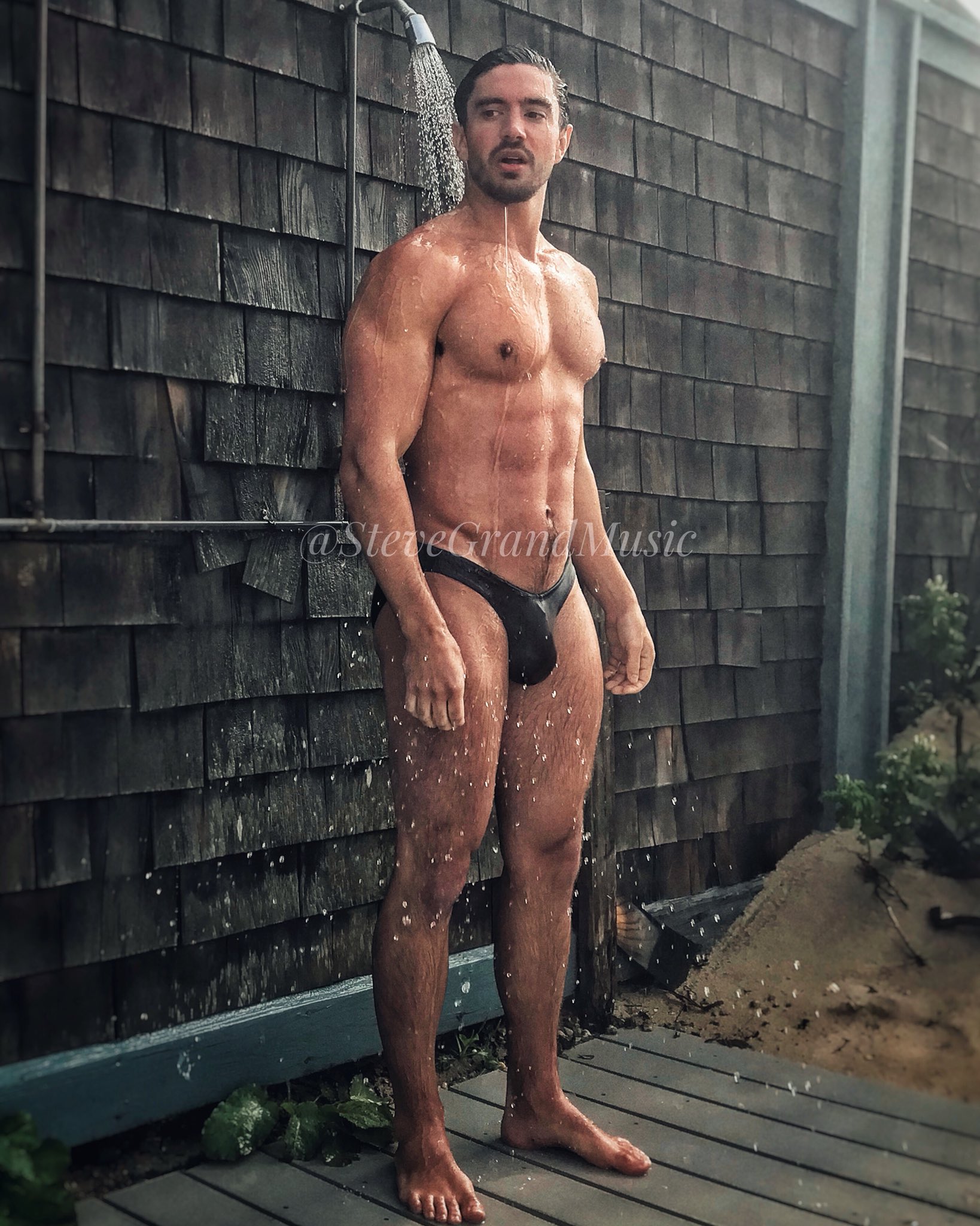 Steve Grand on Twitter: "April showers... 🤪👍 Happy Friday, all! I’m